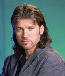 (1) En la nota original: "Billy Ray Cyrus es un cantante norteamericano de música country, y uno de sus mayores éxitos se titula Achy Breaky Heart, "Corazón Roto y Dolorido". De ahí el título original de esta historia, Achy Breaky Mythos, que yo he traducido como "Mitos Rotos y Doloridos" para pasar el juego de palabras al español. Y para tu información, hay una versión en español de Achy Breaky Heart, titulada Mi Pobre Corazón e interpretada por Coyote Dax (esa que tiene por estribillo "No rompas más mi pobre corazón, estás pegando justo entiéndelo"). ¿Soy el único que piensa que es una canción malísima?" ¡Y sí, es el padre de Miley Cyrus!